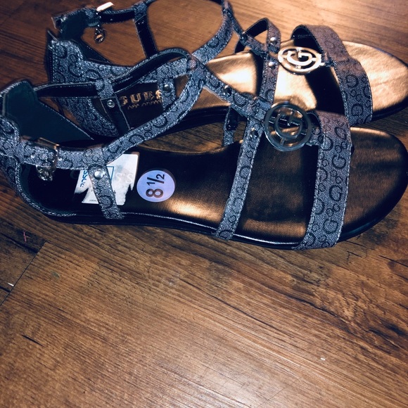 Guess Flats! - Picture 2 of 5